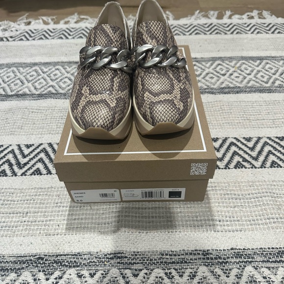 Dolce Vita Jhenee Sneaker - Picture 4 of 5